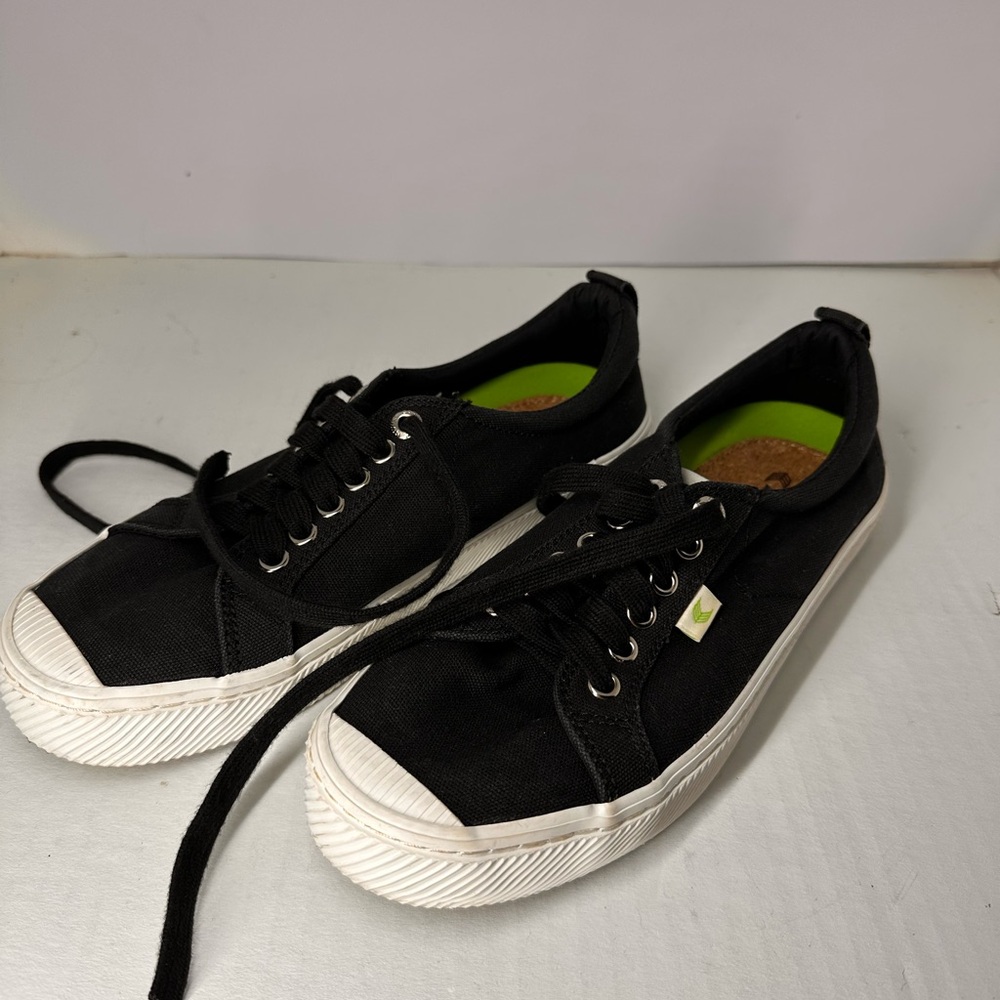 Cariuma Black and White Women's 9.5 Sustainable Sneakers